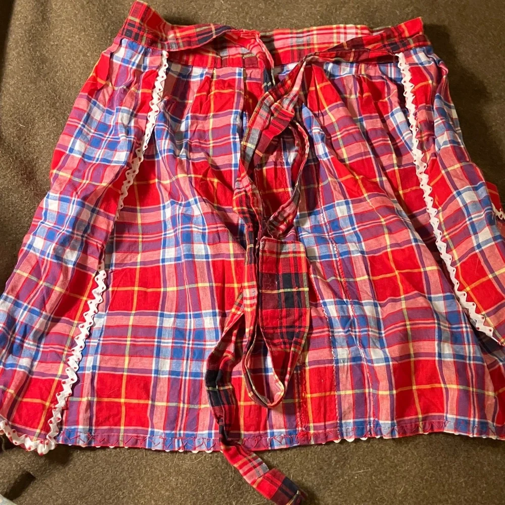 Vintage handmade tartan plaid apron with brick rack and candlewick stitching